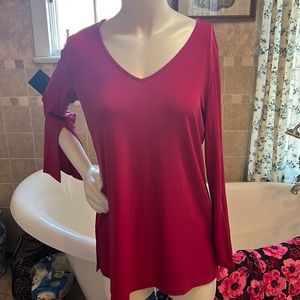 Beautiful fuchsia Susan Graver blouse. Size small.